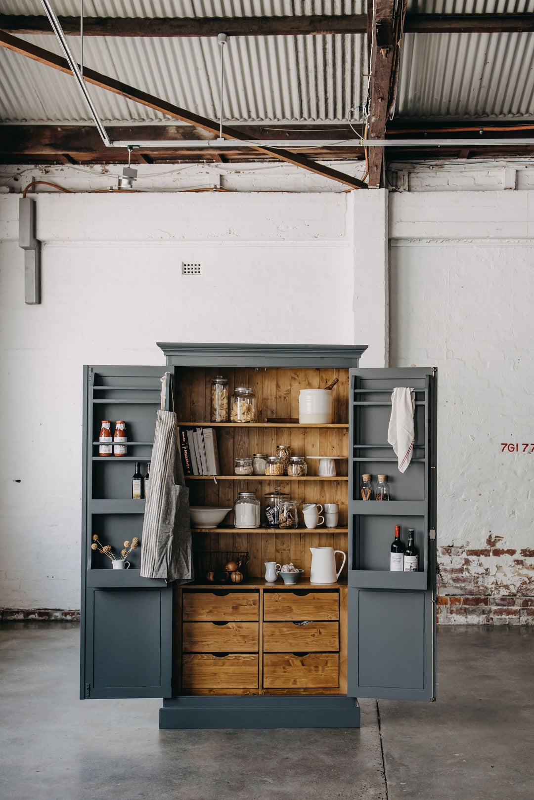 Gainsborough Larder Press - Navy & Natural