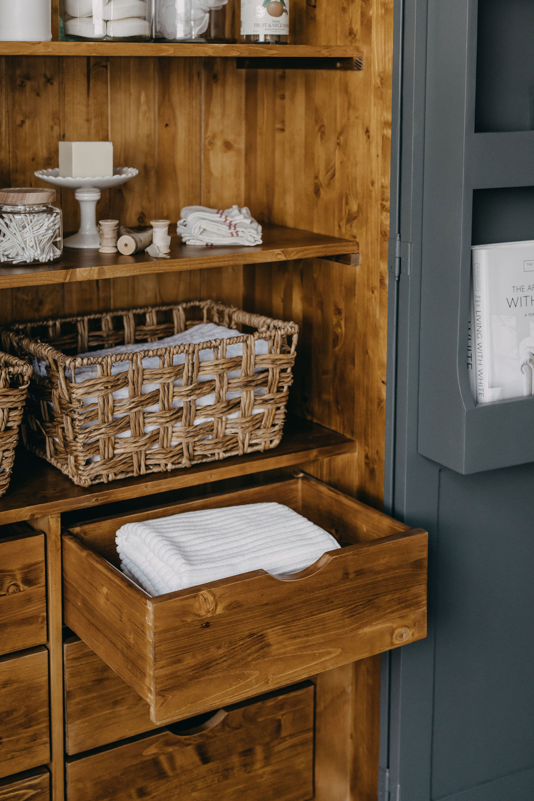 Gainsborough Larder Press - Navy & Natural