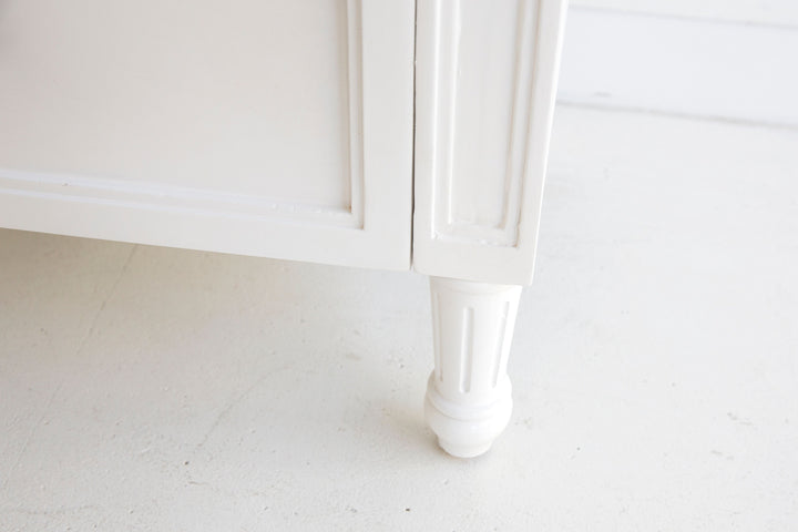 Coralie Tallboy in White