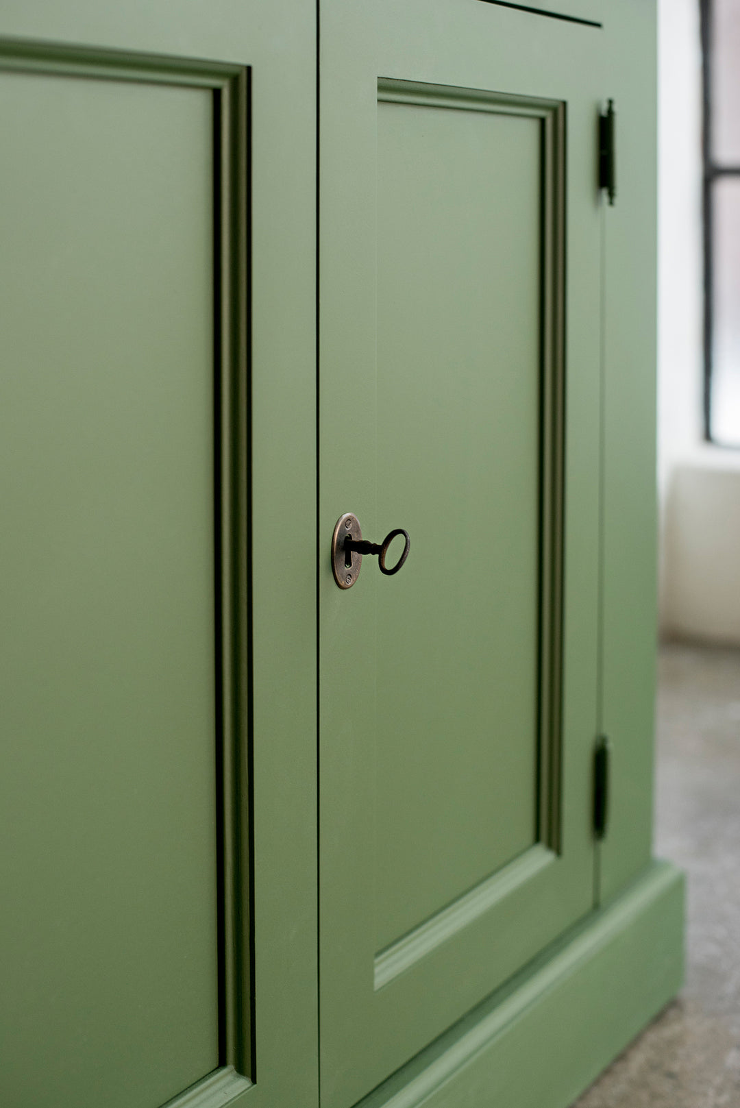 Newport Grand Library Bookcase in Hunter Green
