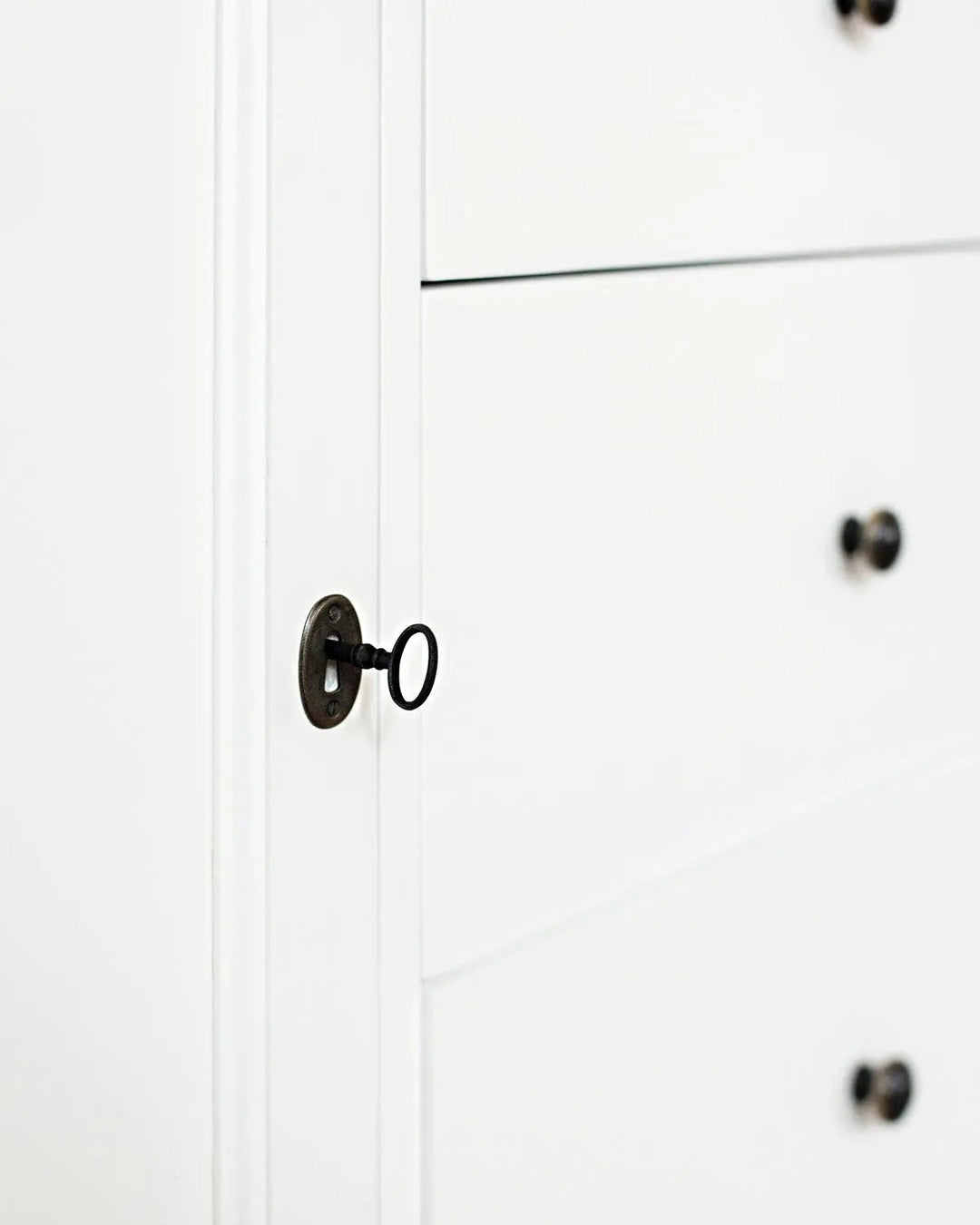 New England Buffet - Polar White | Rustic Charm Interiors - Key Hardware Detail