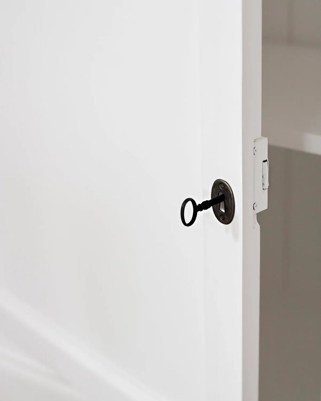 New England Buffet - Polar White | Rustic Charm Interiors - Key Hardware Detail